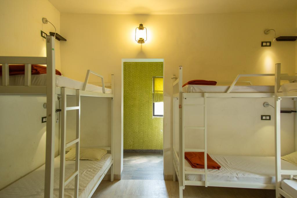 Wanderers Hostel Morjim Exteriör bild
